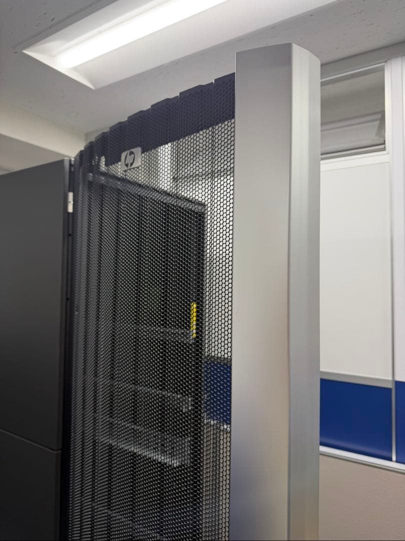 hpサーバーラック 高さ約1.8m 幅58cm