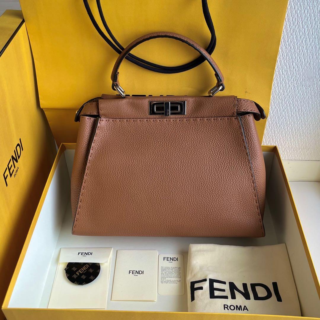 FENDI セレリア ピーカブー ミディアム ブラウン ショルダーバッグ