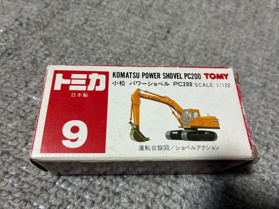 当時の赤、青、黒箱トミカ超大量ほぼ全てミニカーは美品状態82台くらいあります‼︎