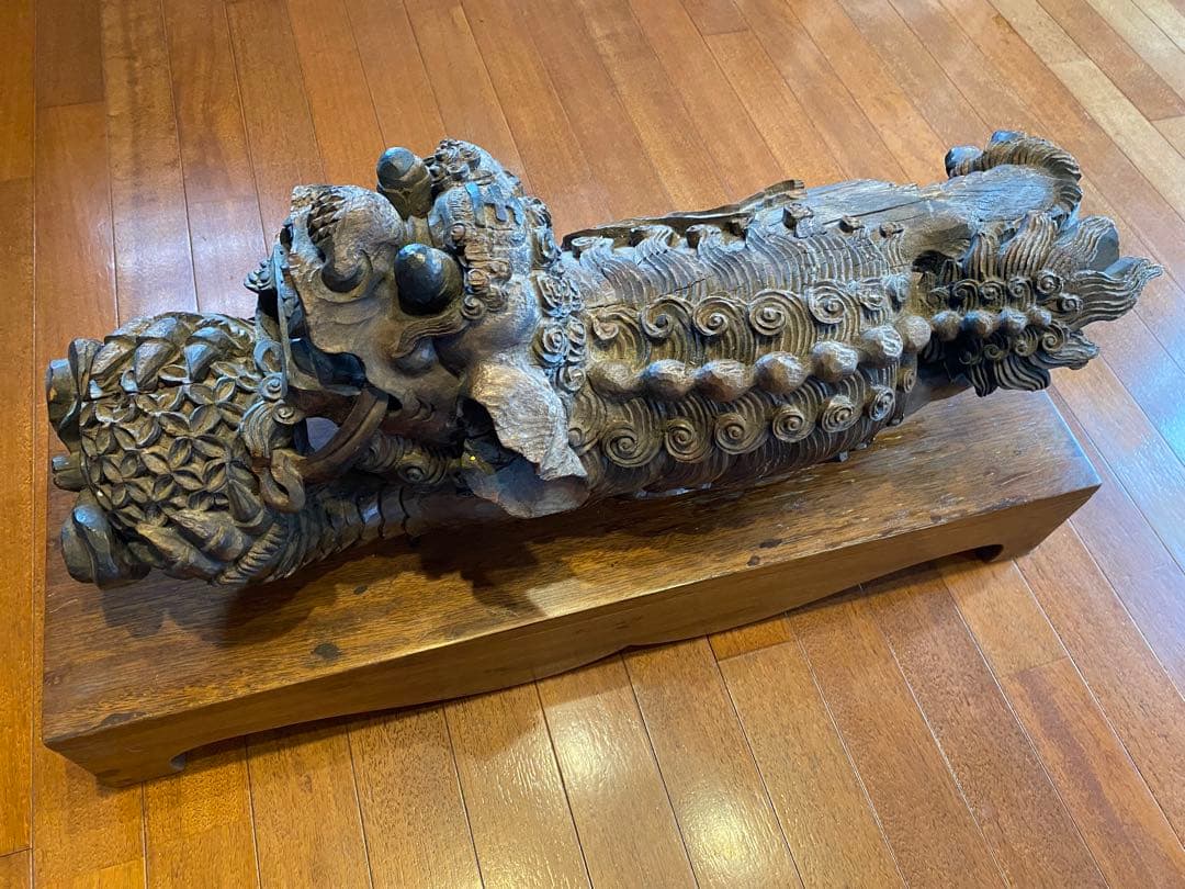 中国アンティーク　獅子の彫刻