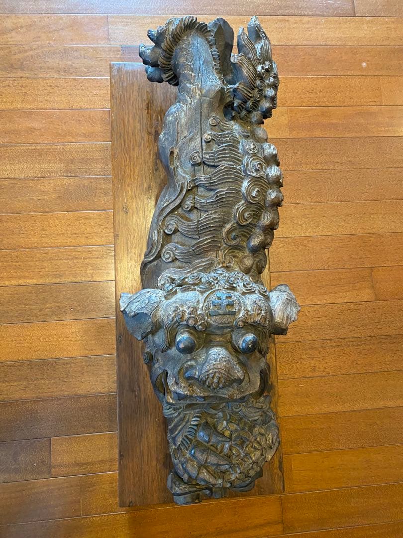 中国アンティーク　獅子の彫刻