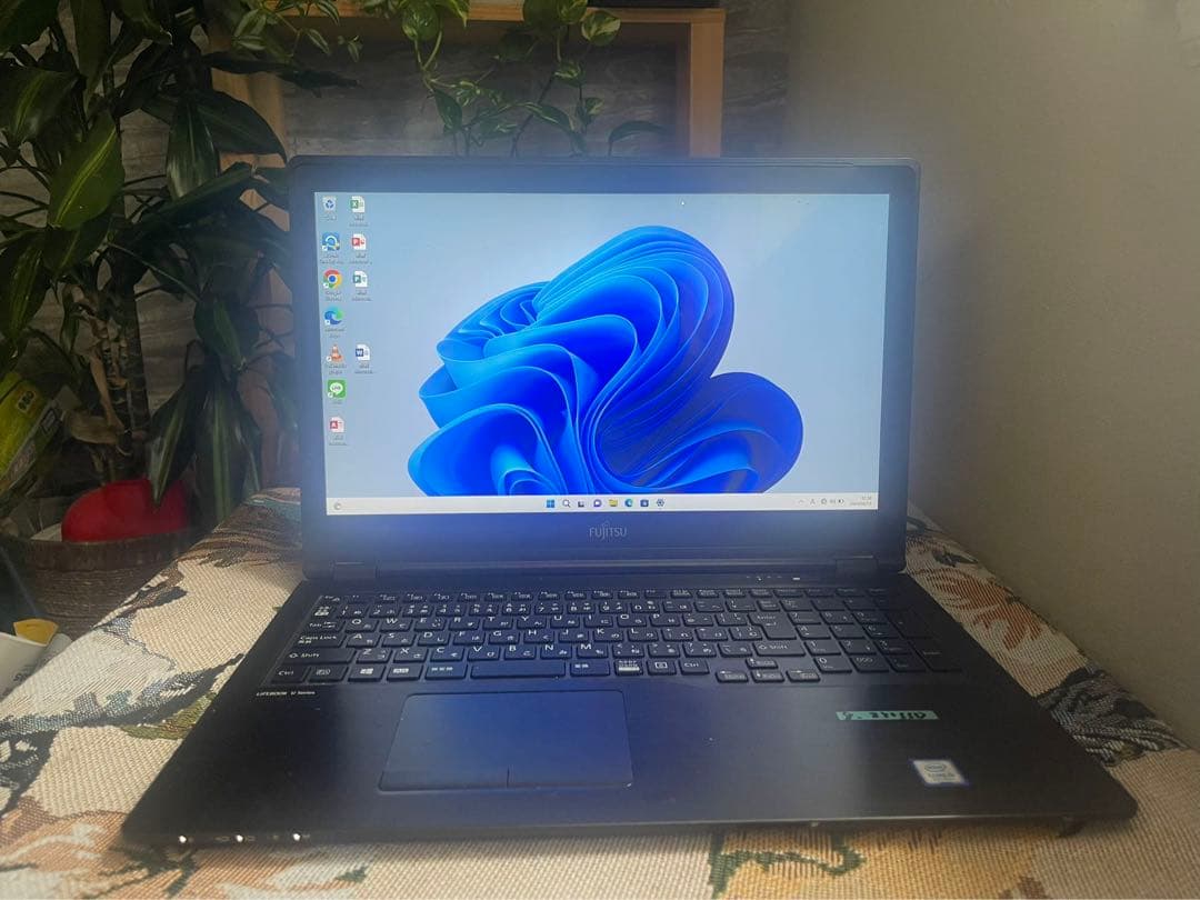 Windows11 富士通 Core i5 カメラ SSD搭載　タッチパネル搭載
