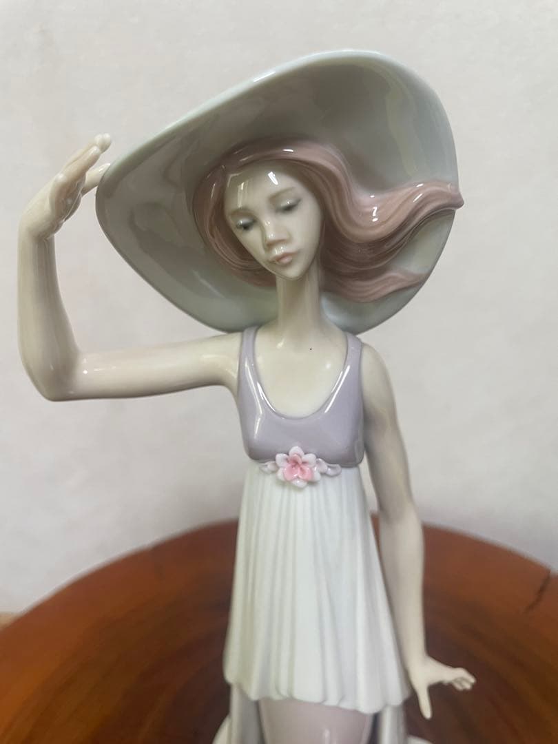 値下げ　リヤドロ　陶器　貴婦人