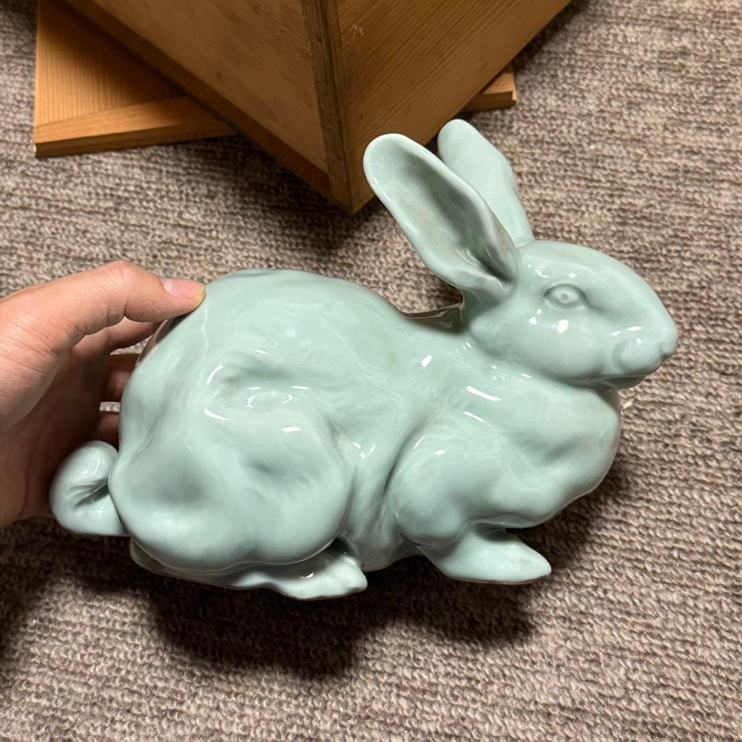 宮永東山 作　青磁兎　置物　共箱　　床置き　(検索：諏訪蘇山 三浦竹泉 )