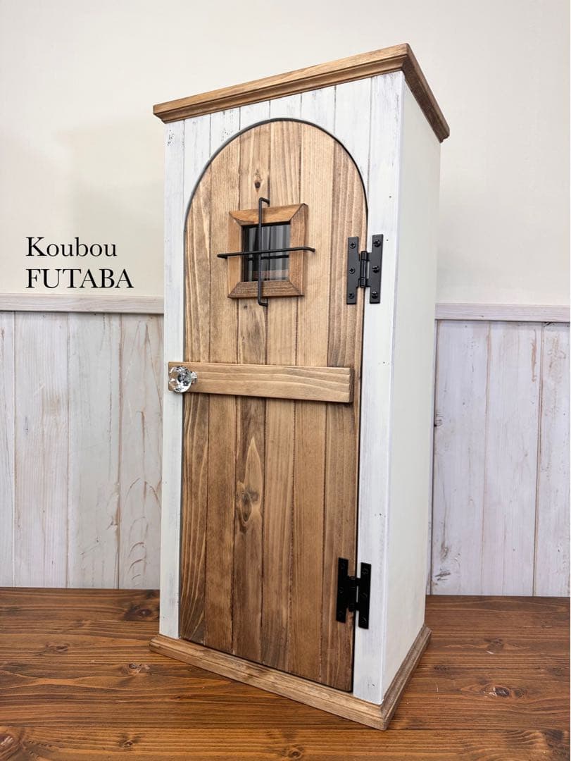 ピ*ア様 【1点のみ　キズありのためお値引き】アンティークの扉のようなキャビネッ