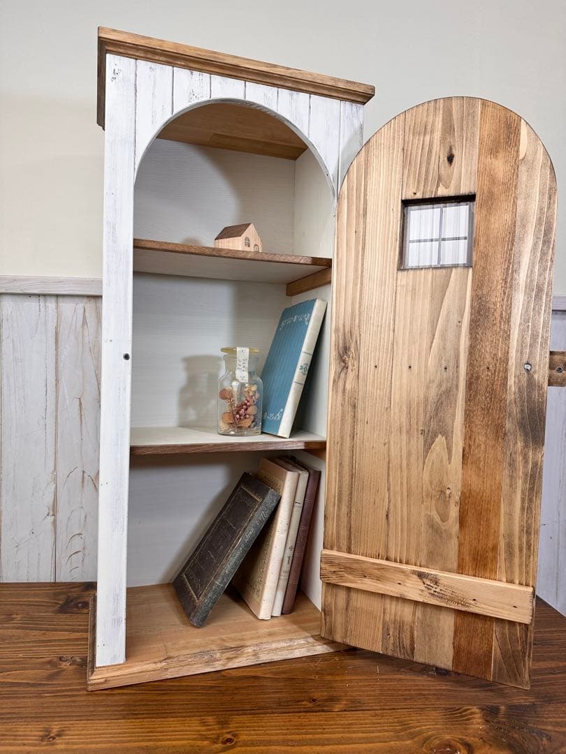 ピ*ア様 【1点のみ　キズありのためお値引き】アンティークの扉のようなキャビネッ