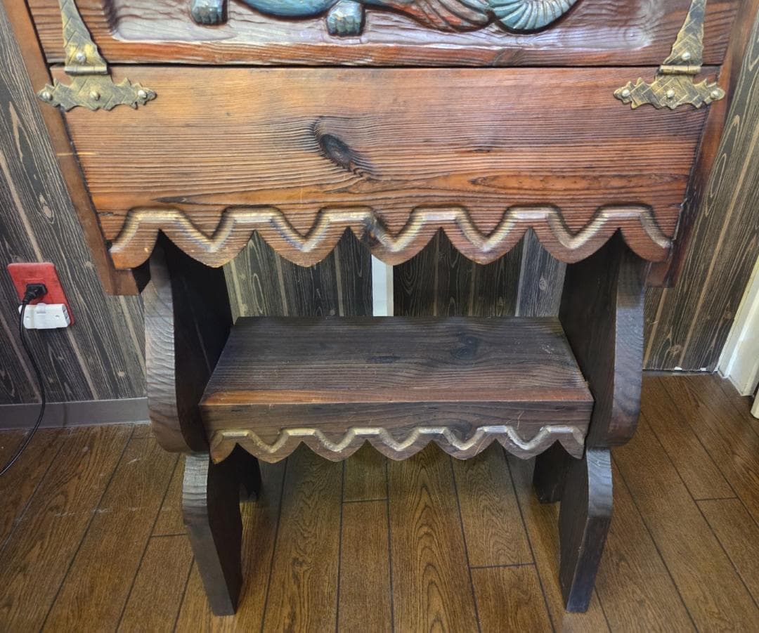 〈現状渡し〉騎士ドラゴン彫刻 木製 収納家具