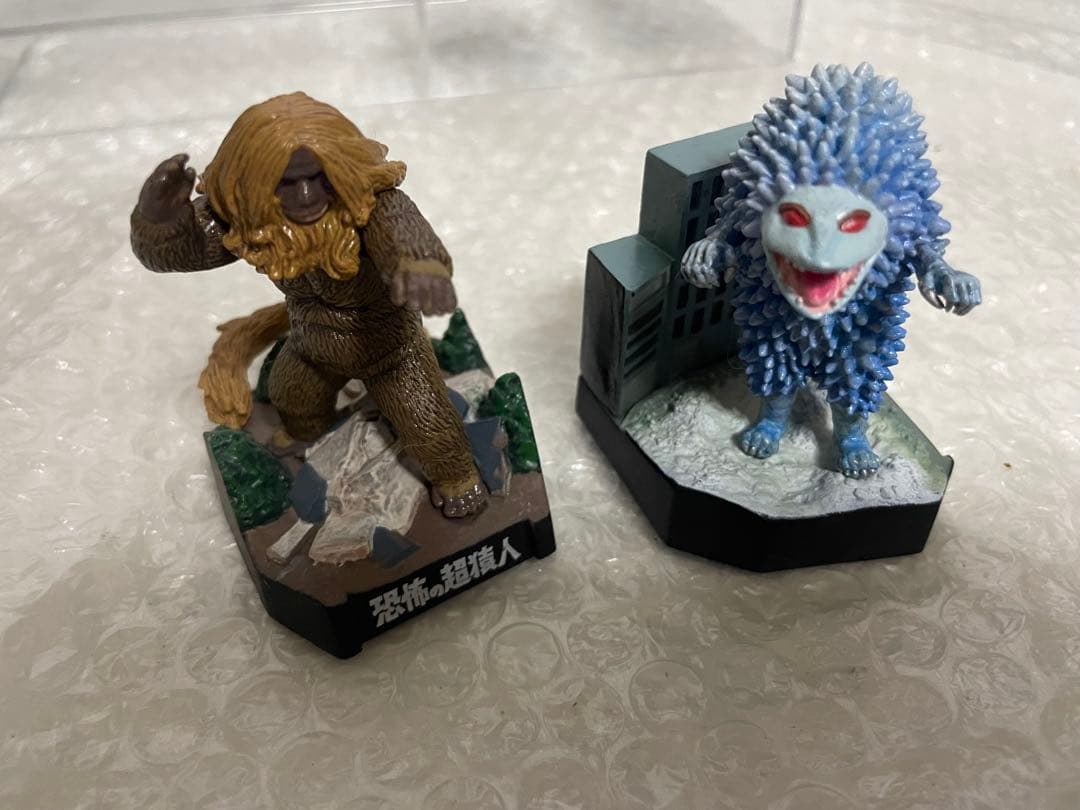 2.ウルトラ怪獣名鑑　13個セット ケース付き