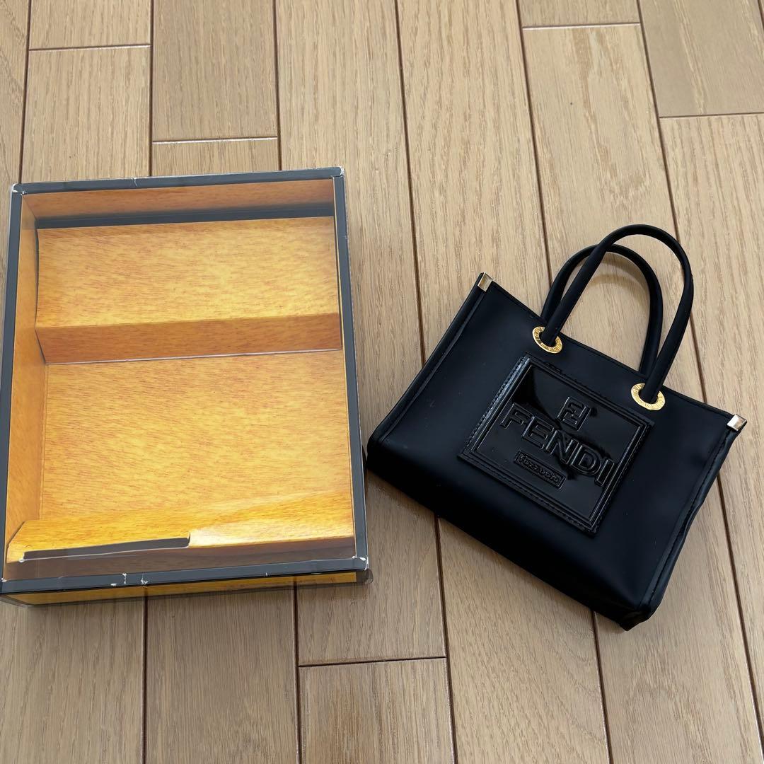 FENDI ブラック ミニバッグ