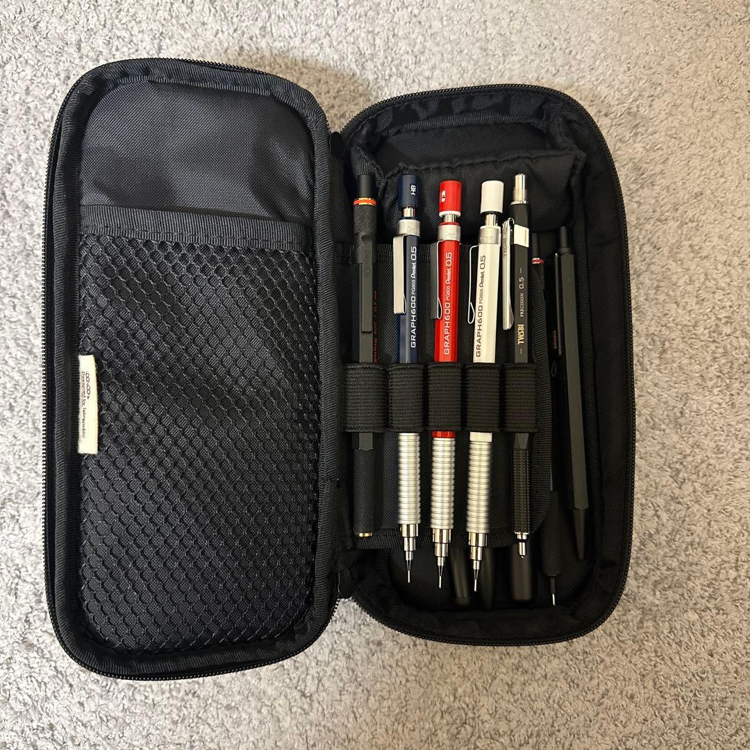 筆箱とシャーペン、ボールペン