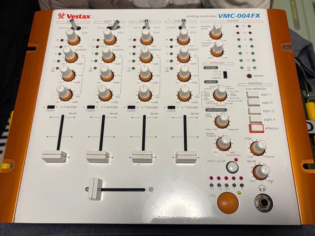 Vestax VMC-004FX 4ch DJミキサー エフェクト搭載