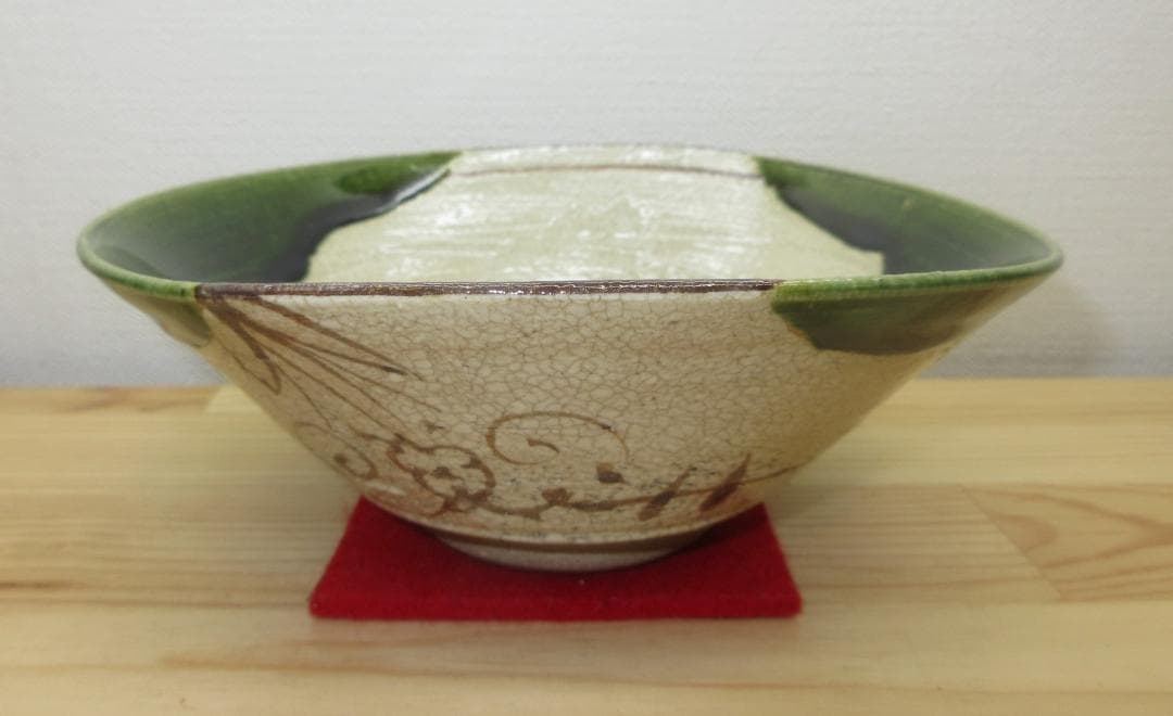 送料込【逢絢亭・新品】茶道具 平茶碗 美濃焼 織部 松本鐵山 紙箱入り