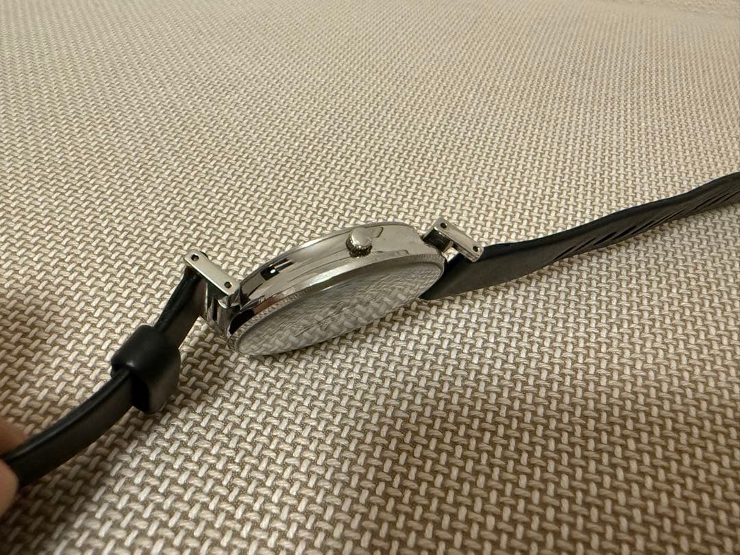 ISSEY MIYAKE アナログ腕時計 ホワイト/ブラック 和田智