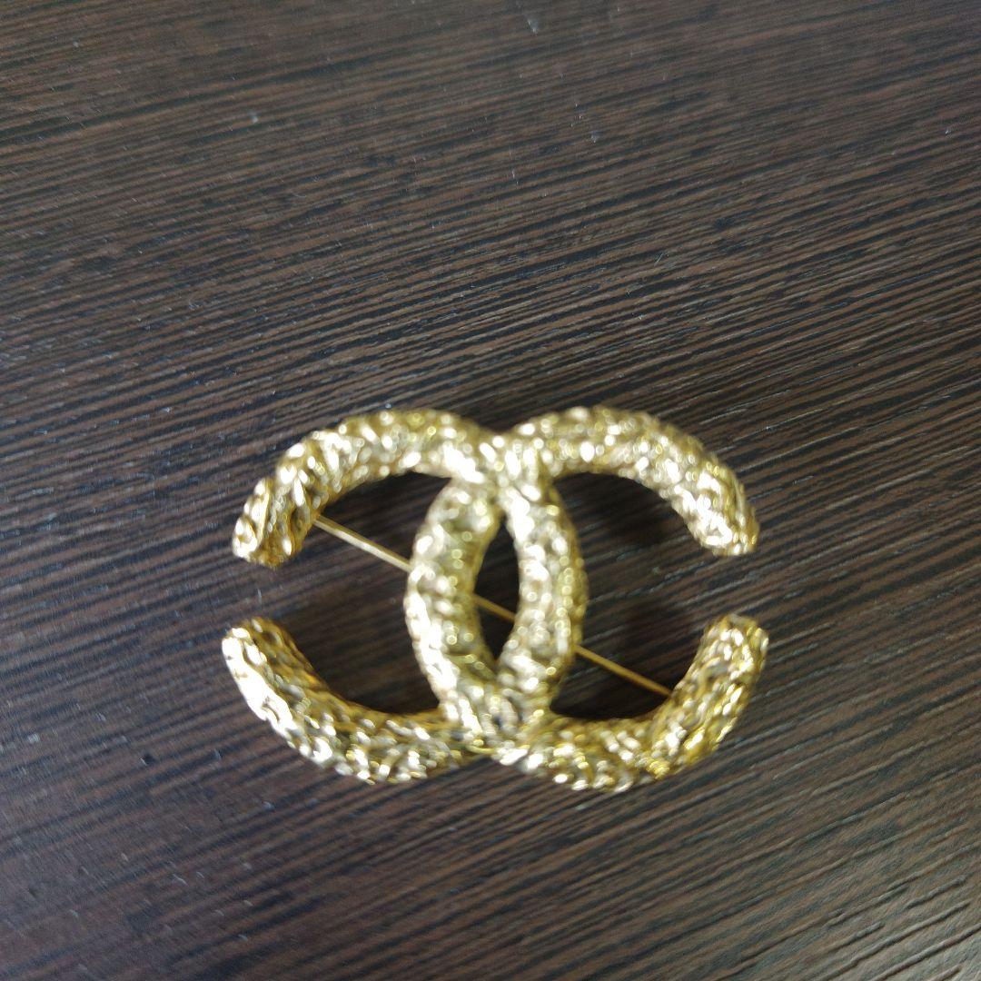 CHANEL ゴールド ダブル シャネルロゴブローチ