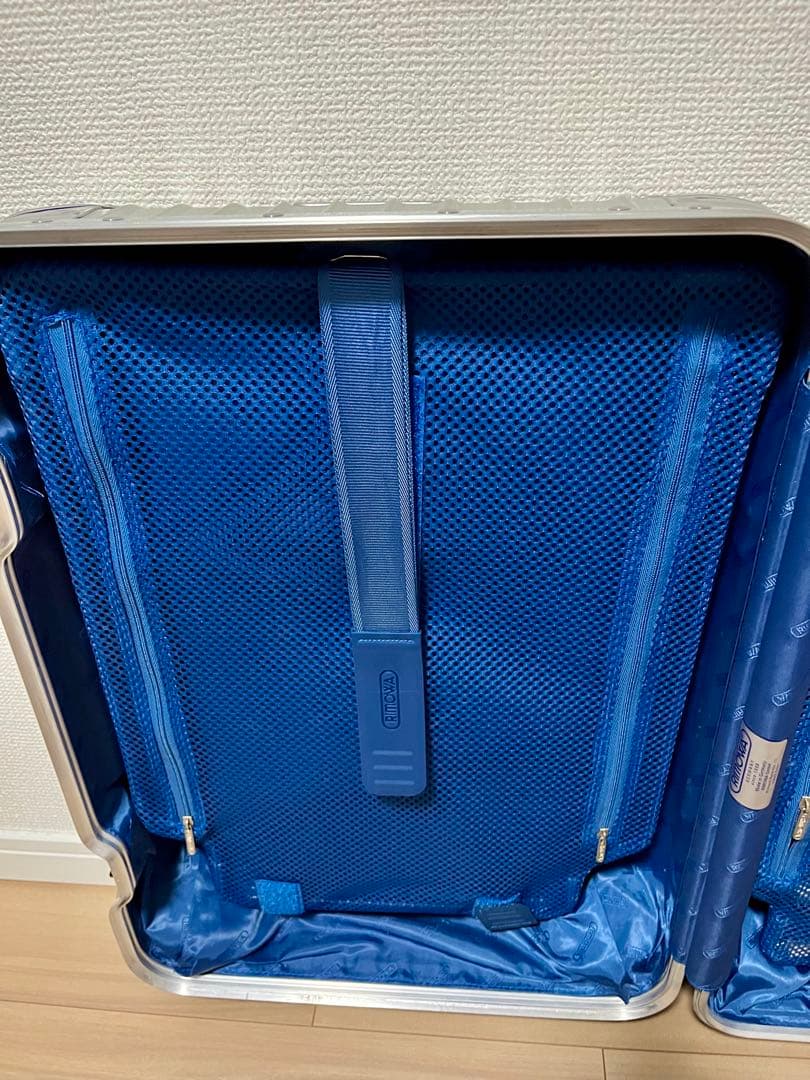 リモワ RIMOWA トパーズ キャビン マルチホイール 32L 4輪 シルバー