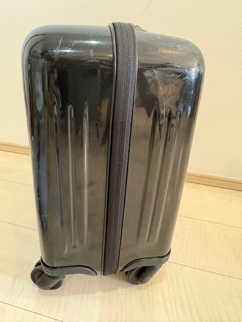 TUMI ブラック キャリーケース 4ホイール　V3