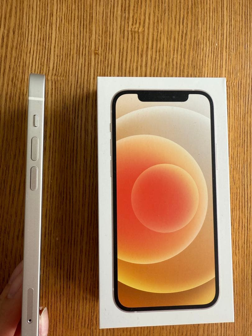 iPhone12本体 白