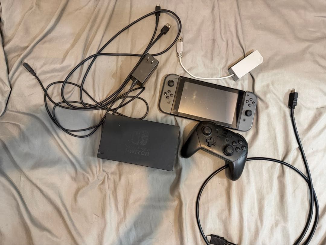switch本体　プロコン、有線LANアダプタ付き（どちらも箱無し）