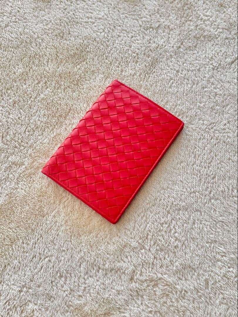 BOTTEGA VENETA レザー パスポートケース レッド