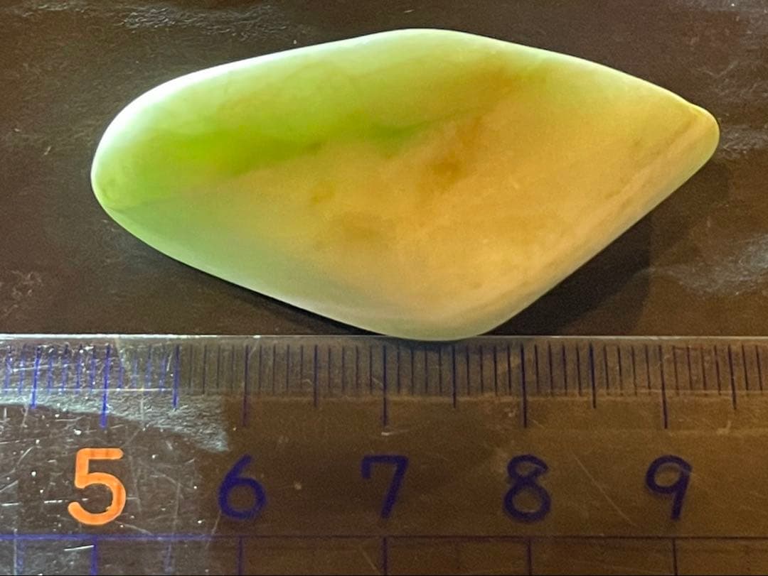 糸魚川産　翡翠原石　天然　鑑賞石　国石 約27g