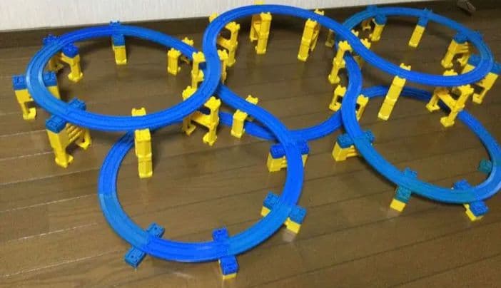 プラレール線路　オリンピックシンボル風　無限ループ　レイアウト