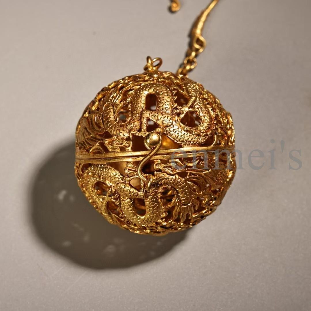 中国古美術品・珍品純銅製・高浮彫鎏金繍球香炉香囊・透彫・熏香炉・檀木箱付・香道具