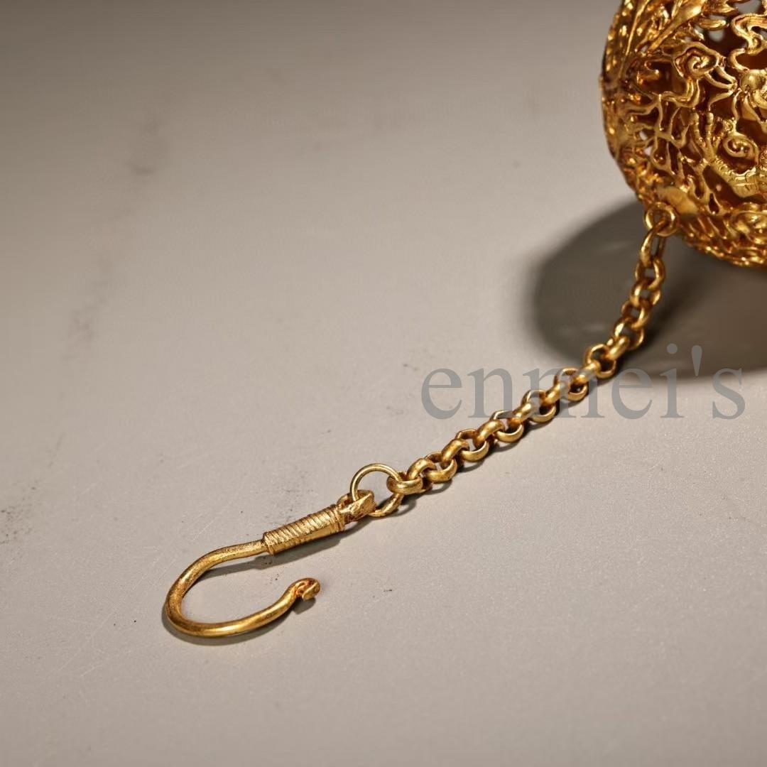 中国古美術品・珍品純銅製・高浮彫鎏金繍球香炉香囊・透彫・熏香炉・檀木箱付・香道具