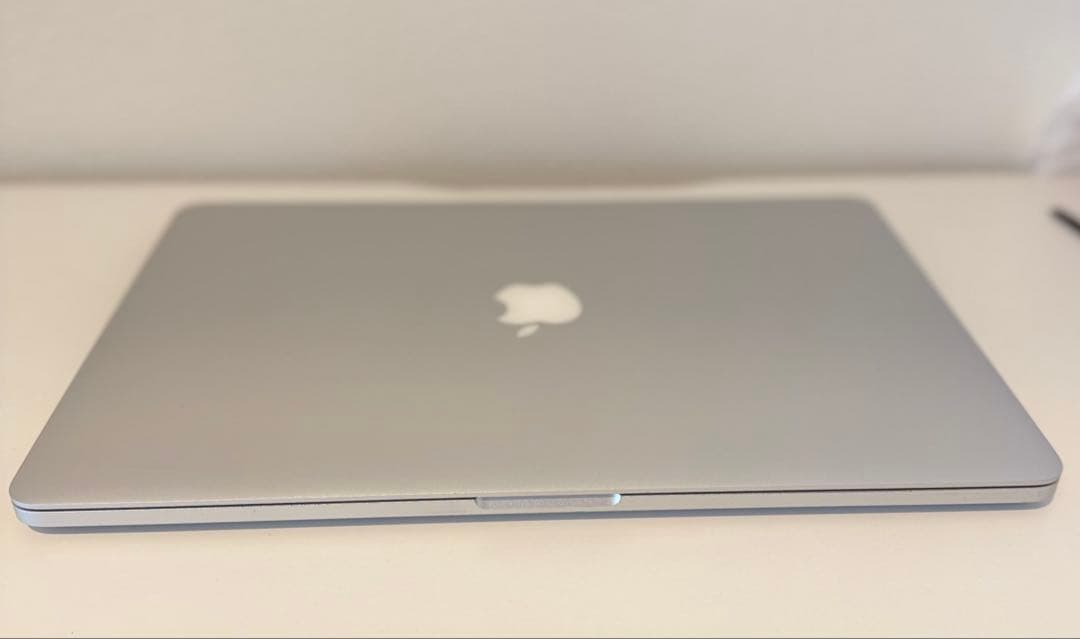 美品 Macbook Pro 15インチ 今年最新mac os Sequoia