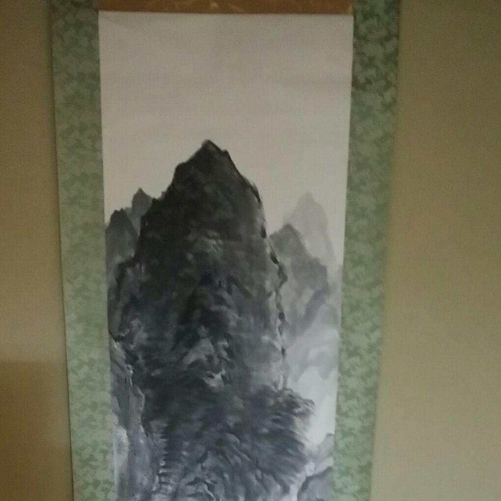 掛け軸　水墨山水　〔大平華泉〕　共箱