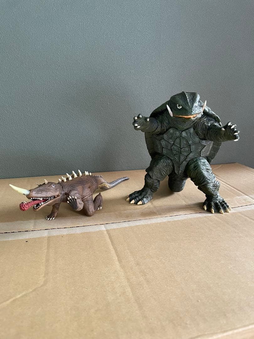 ガメラ1995レキンキャストキット完成品とユージン大映特撮シリーズバルゴン他3体