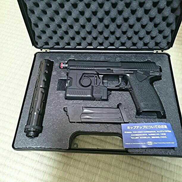 スナイパーライフルとソーコムとガバメント