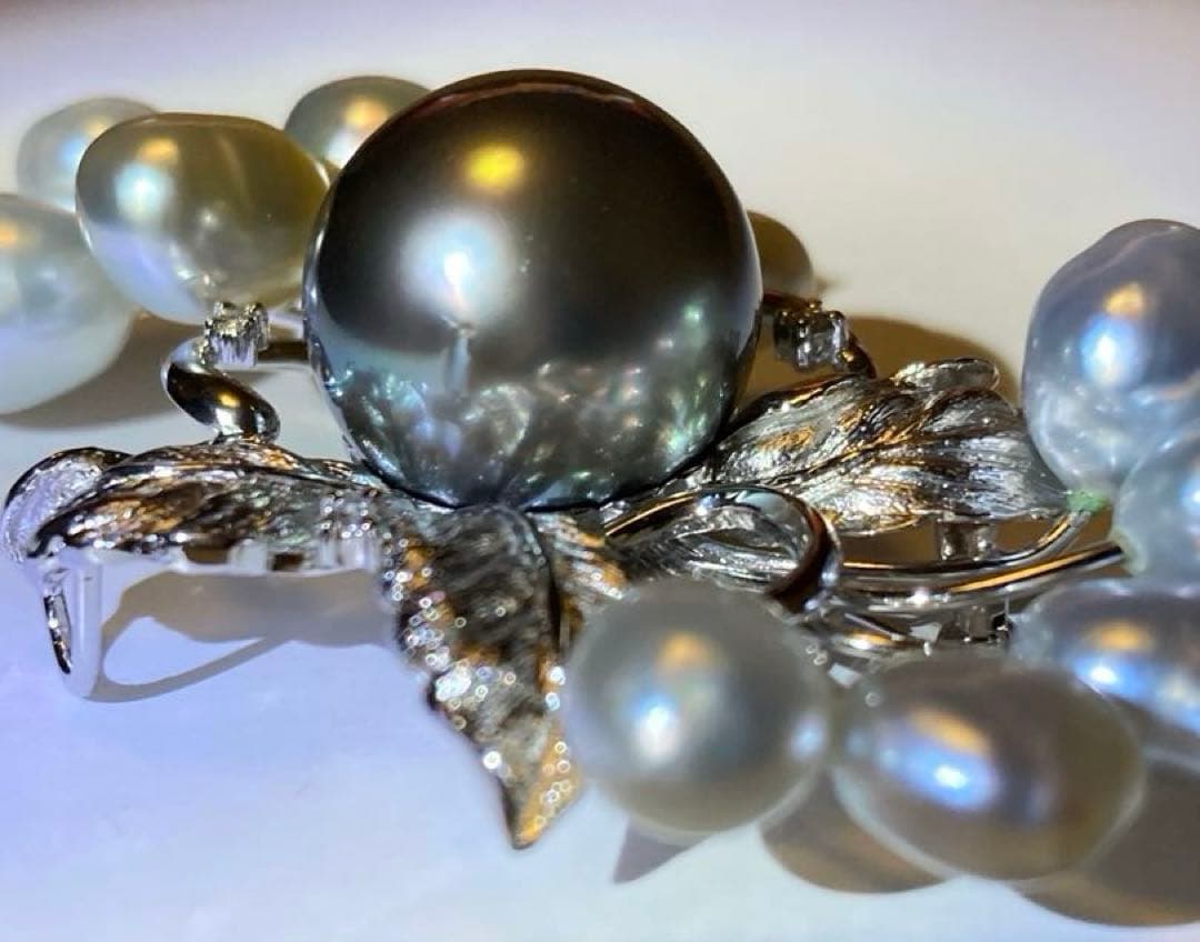 K14WGダイヤモンド 黒真珠 花モチーフ ブローチ