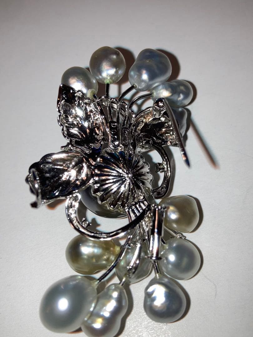 K14WGダイヤモンド 黒真珠 花モチーフ ブローチ