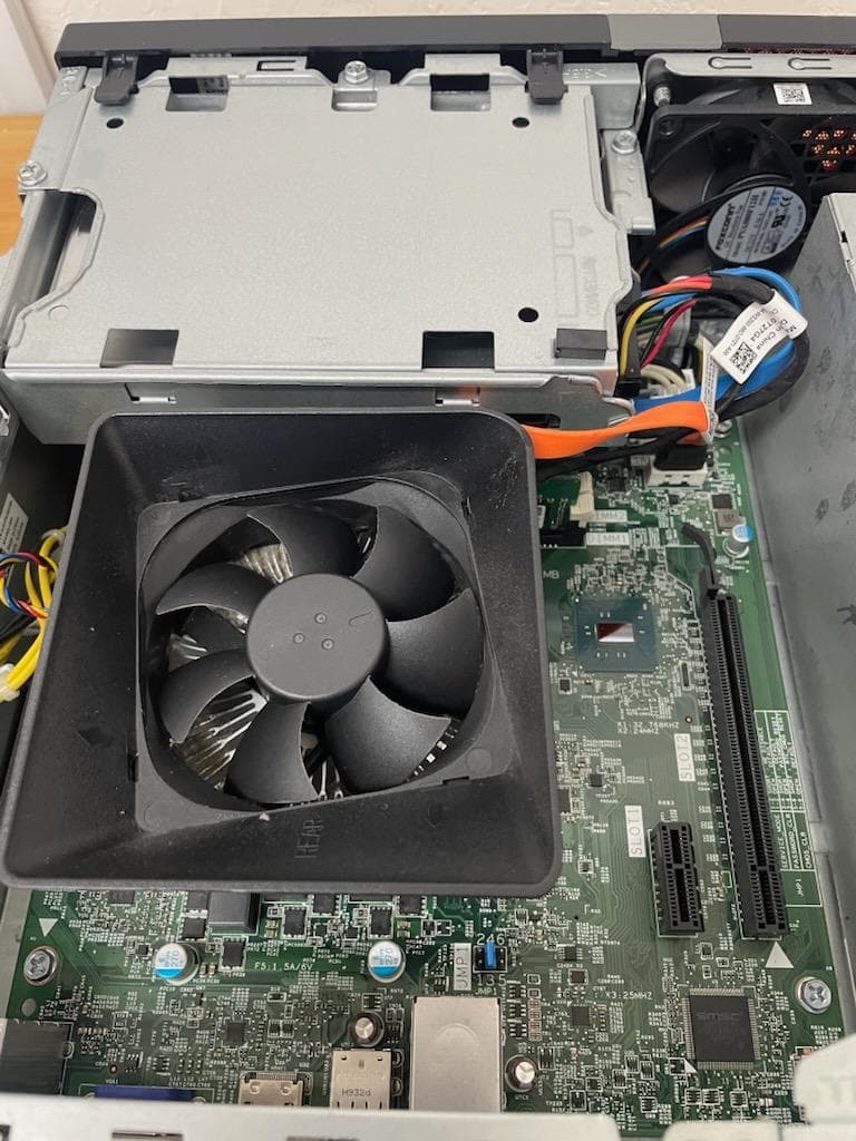 【中古品】　初期化済　Dell Vostro 3268