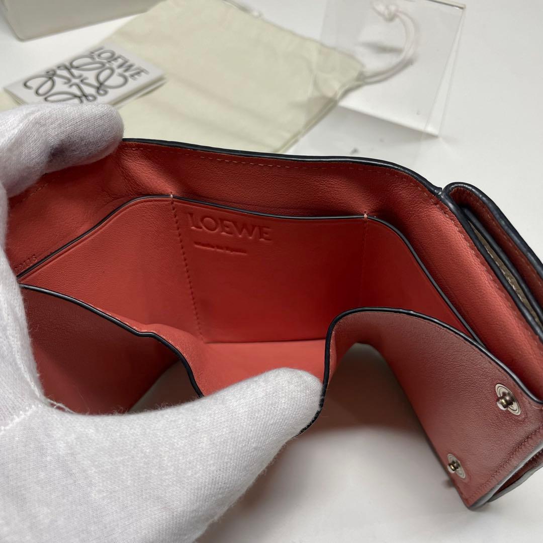 K*❌様 LOEWE ベージュ 三つ折り財布