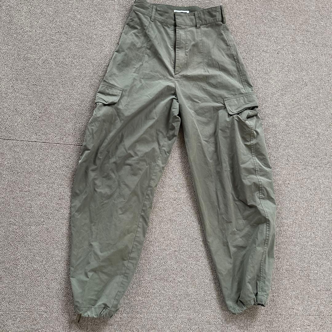 オリーブ色カーゴパンツ ルーズフィット