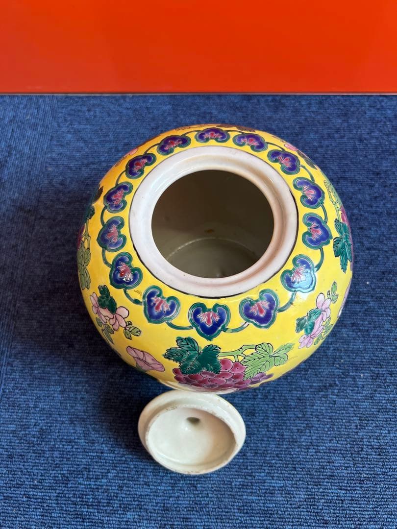 1060  中国古美術　骨董　花卉葡萄紋壺　時代物