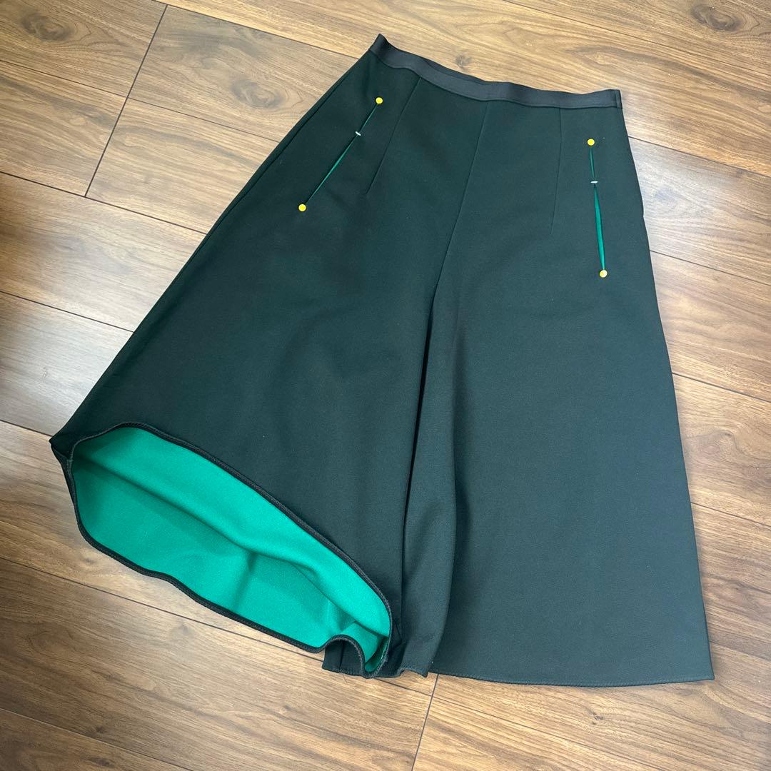 新品TOGA PULLAダークグリーン パンツ