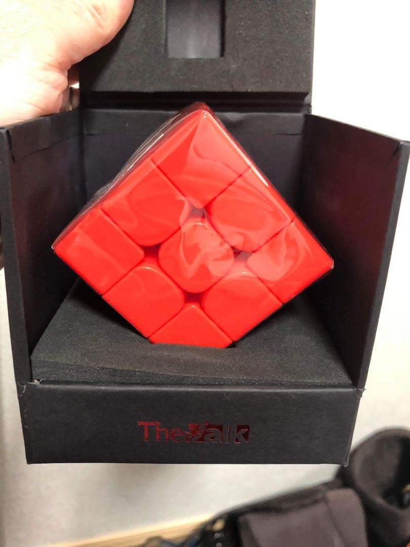 レアVALK CHINA RED 限定版 ルービックキューブ