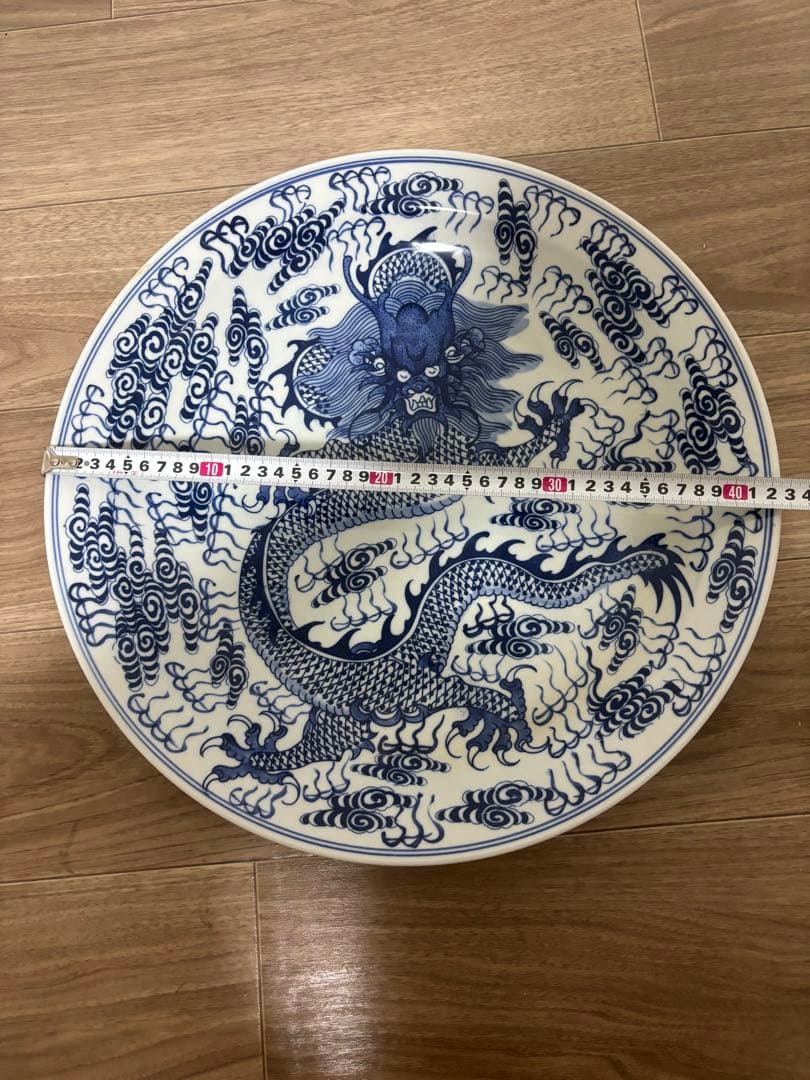 中国　青いドラゴン模様の陶器皿　大皿