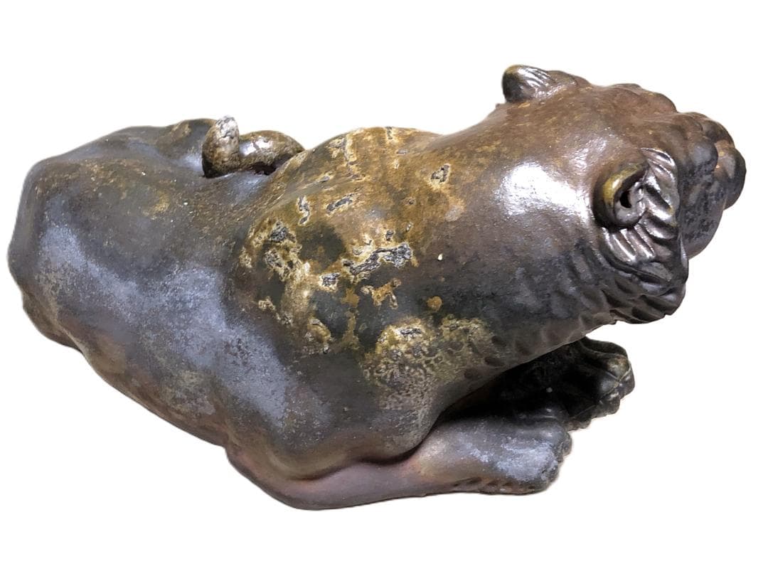 【 備前焼伏虎置物 】　鈴木黄弌造　陶印　黒檀木台付