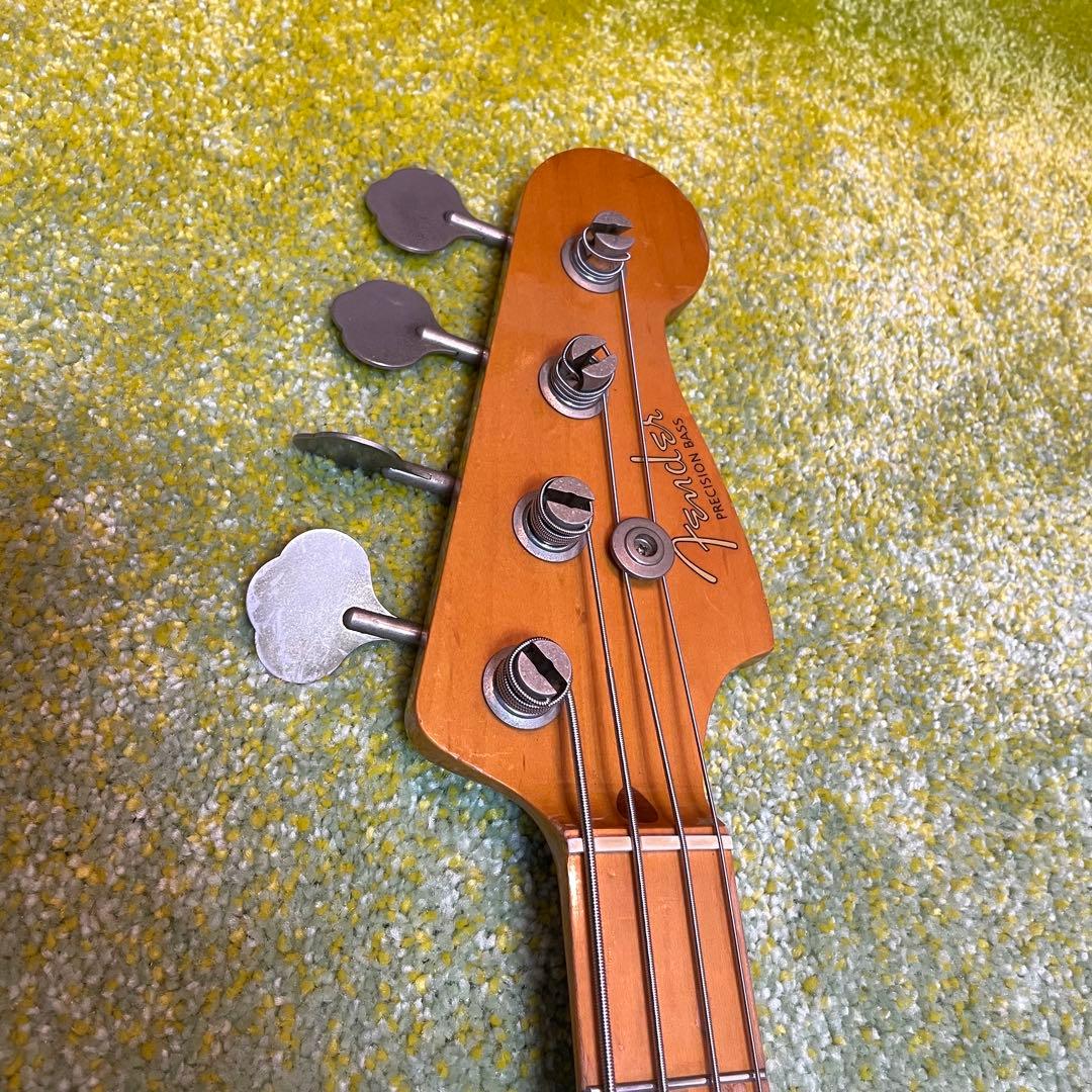 Fender Japan ベース(ケース付)