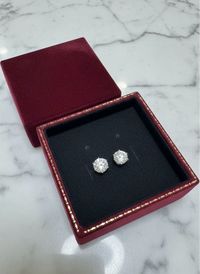 新品訳あり　Au750刻印 ピアス キャッチなし／イタリア購入／石種不明