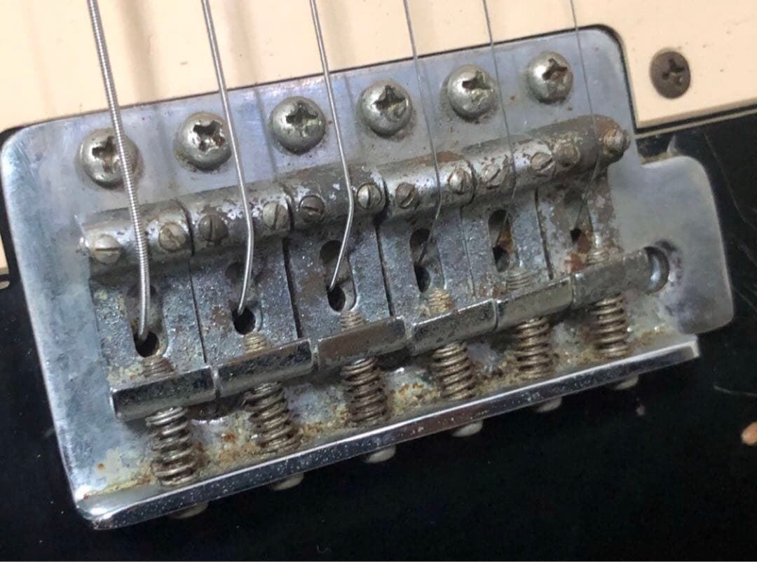 激シブ！レリック加工のヴィンテージ風ストラット￼タイプエレキギター　メーカー不明