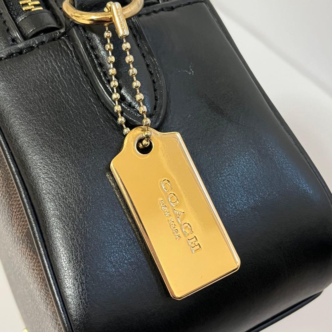 極美品✨コーチ　カメラバッグ　ショルダーバッグ　ダブルジップ　PVCレザー　黒