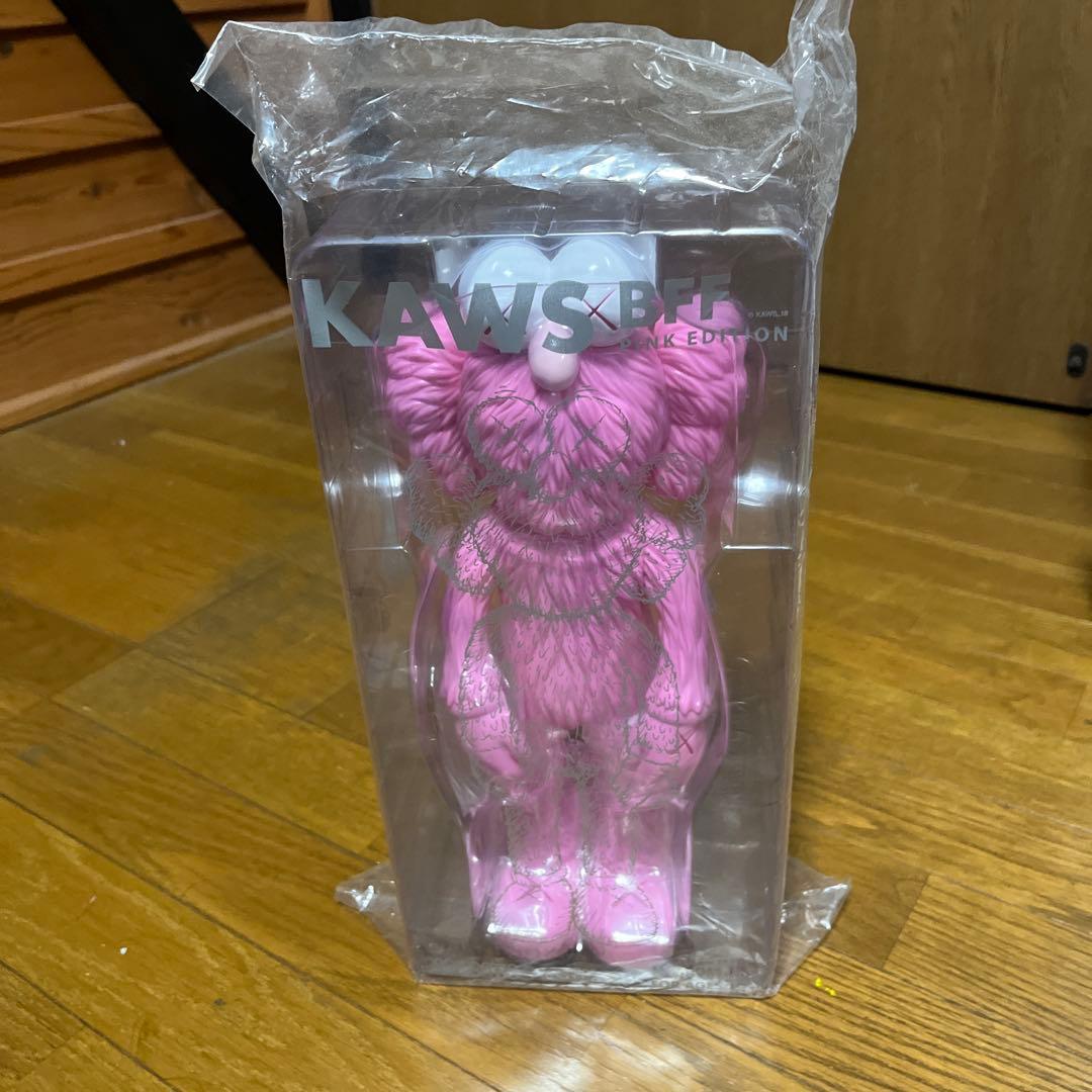 KAWS BFF 限定版 ピンクフィギュア
