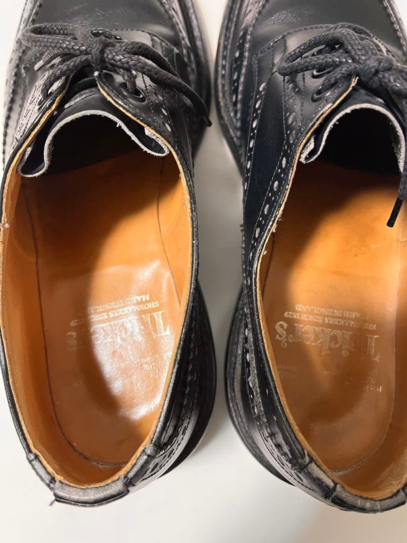 トリッカーズ　バートン　黒　8ハーフ