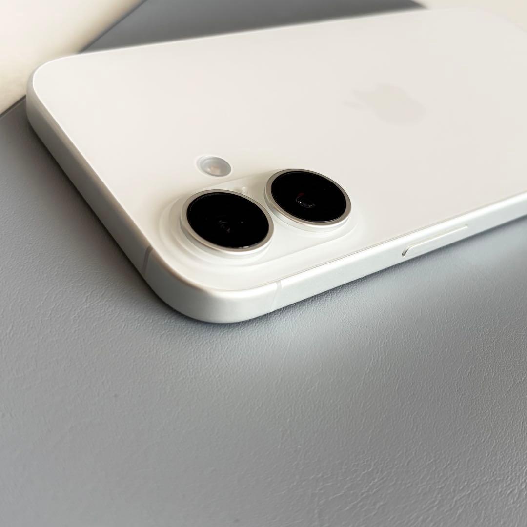 【傷なし美品】iPhone16 ホワイト 128GB SIMフリー ケース付き