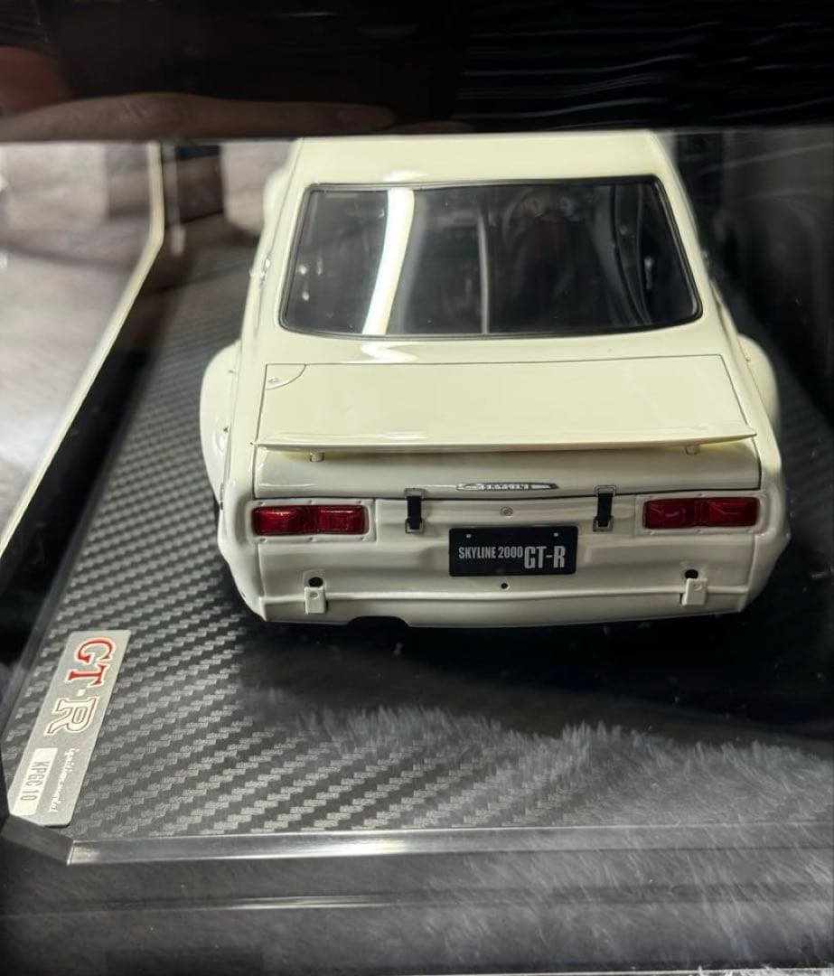 SKYLINE 2000 GT-R (KPGC10 ) ホワイト 1/18