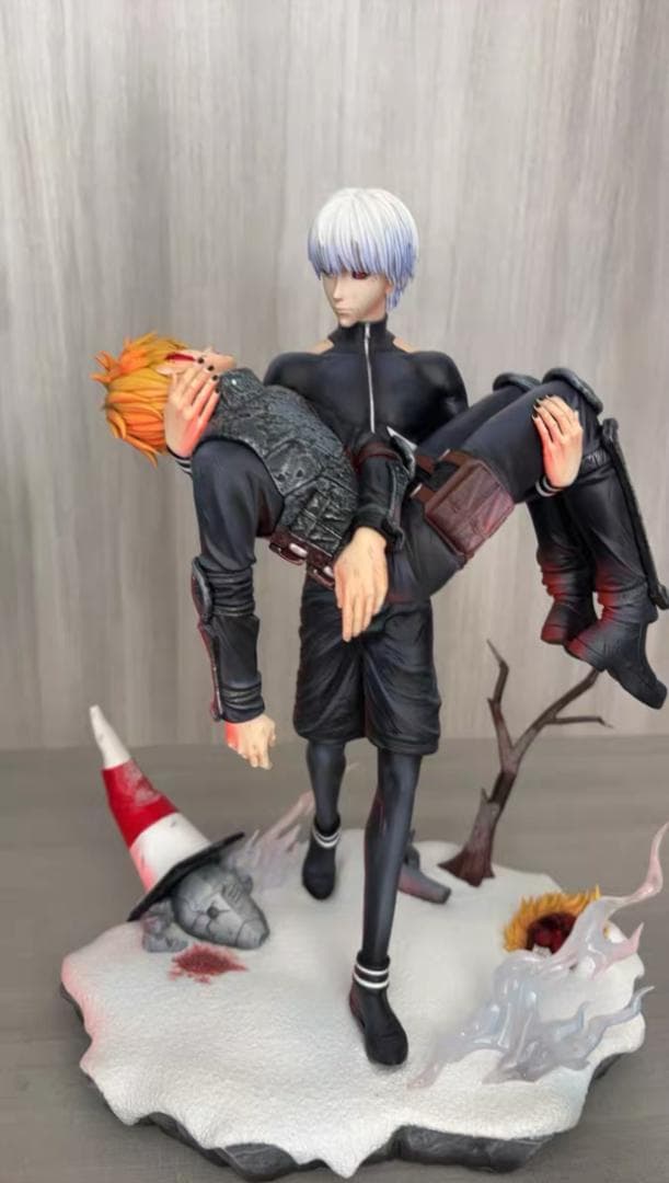 東京喰種 金木研が永近英良を抱く 1/6 樹脂 フィギュア